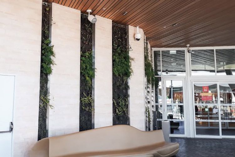 entrance of shopping mall res CE